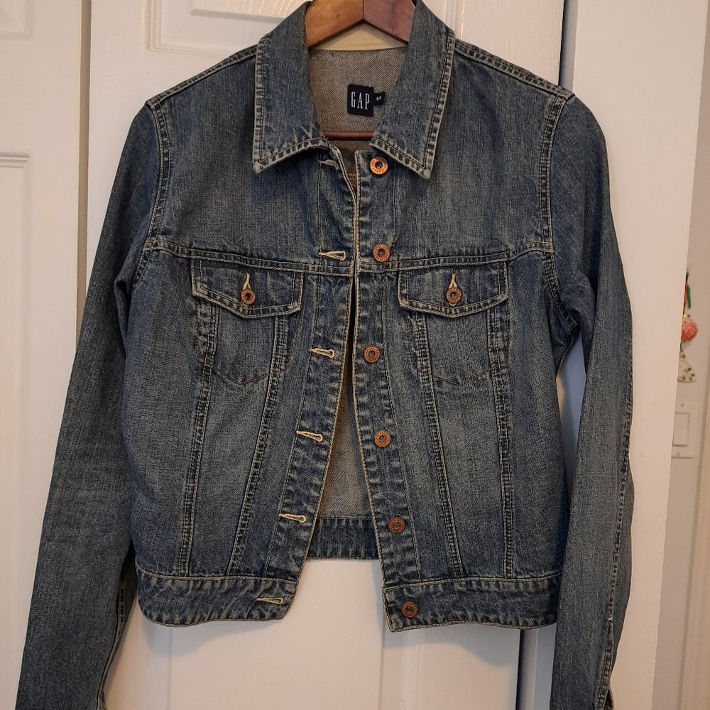 GAP denim jacket size small